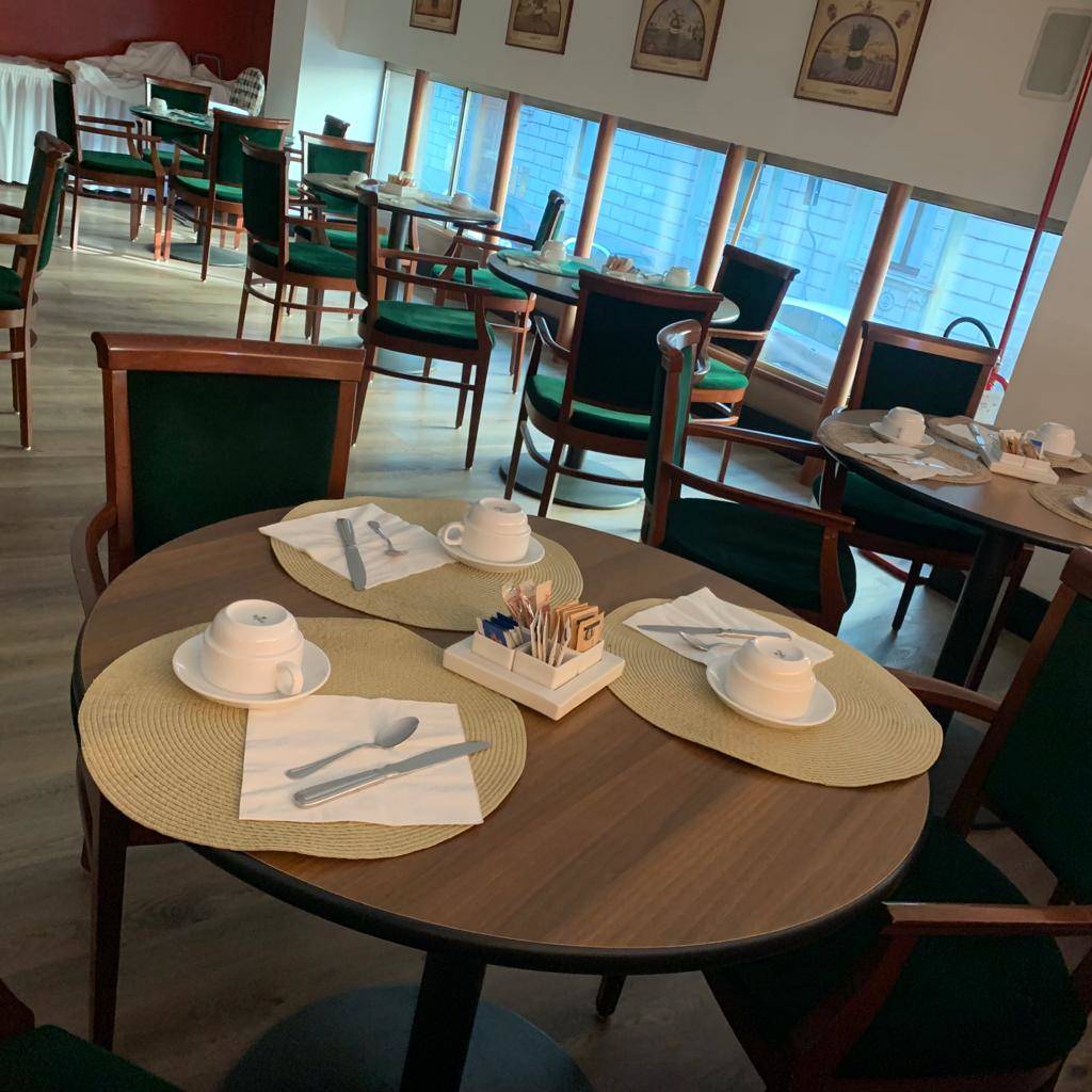 Dentro l’hotel City, fra poco studentato dell’Insubria