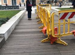 Galleria del centro e piazza San Magno a Legnano, transenne per lavori in corso