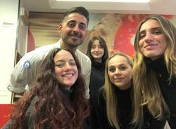 Il pizzaiolo legnanese Raffaele Sceral a Milano per donare un centinaio di panini agli homeless