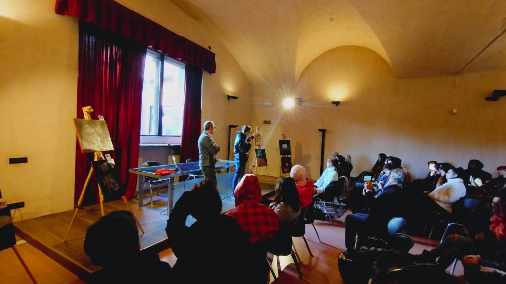 La mostra dibattito  "Guardarsi Intorno"