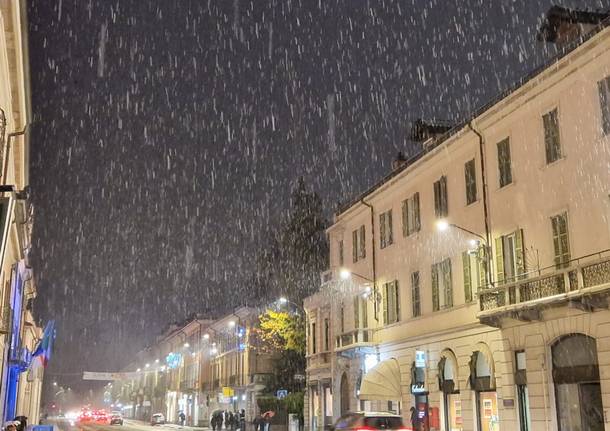 Scende la neve a Varese