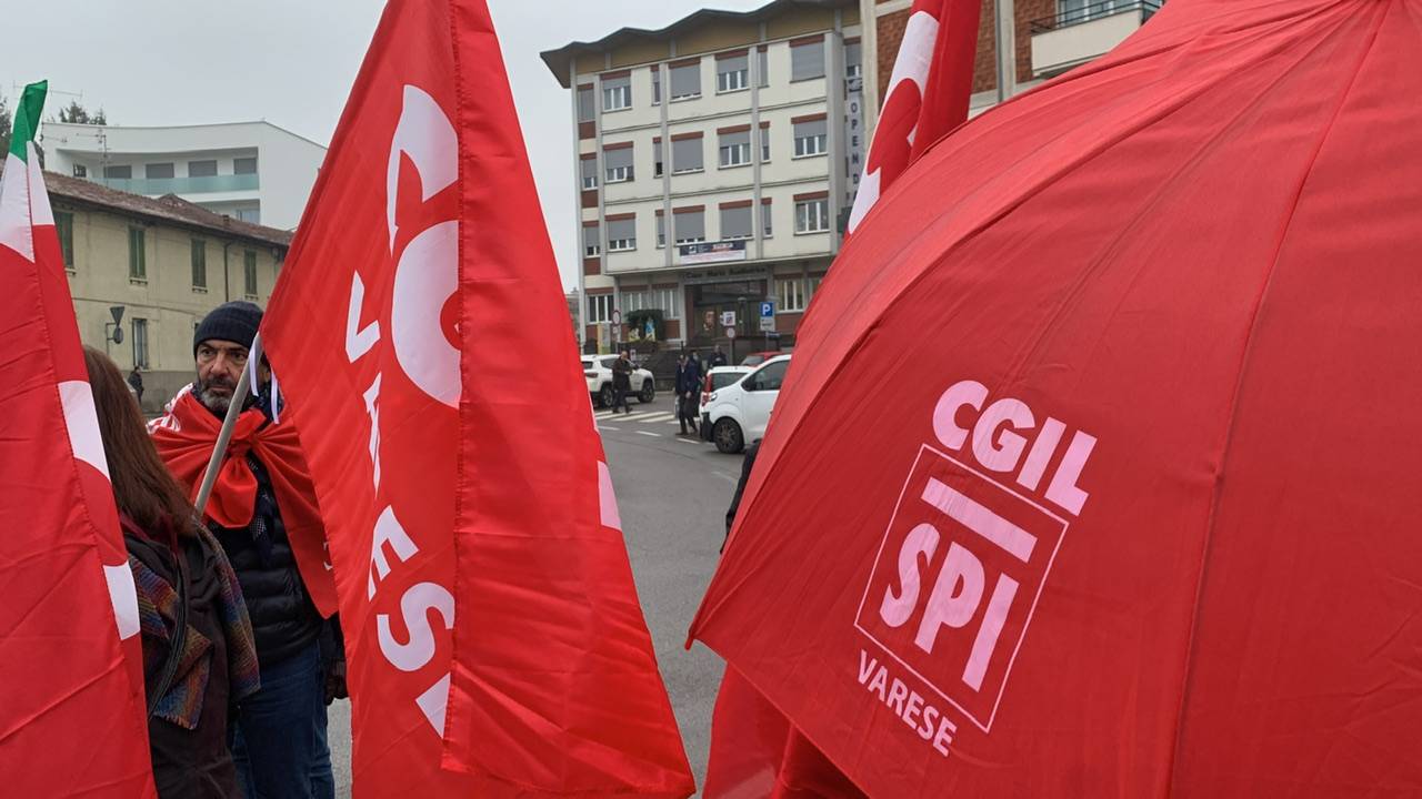 Presidio a Varese per lo sciopero generale 