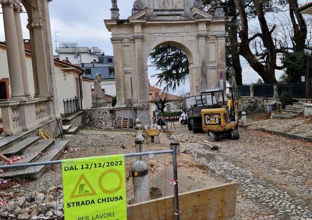 Ripristinata prima di Natale la pavimentazione alla prima cappella del sacro monte