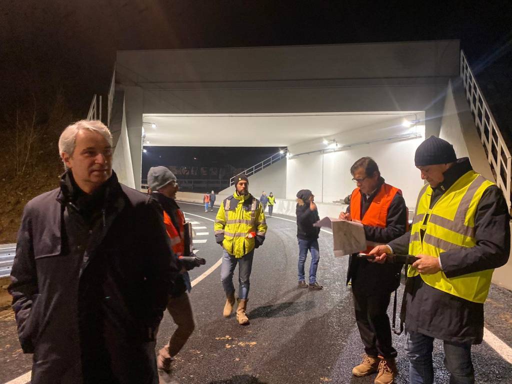 Rotonda e svincolo autostradale, sopralluogo all'alba di sindaco e assessore