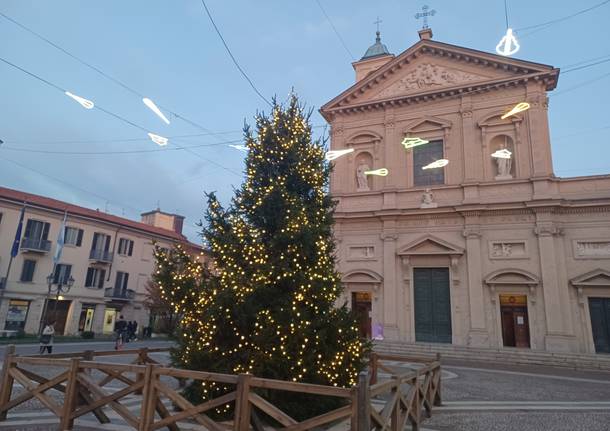 Saronno inaugura le luci di Natale