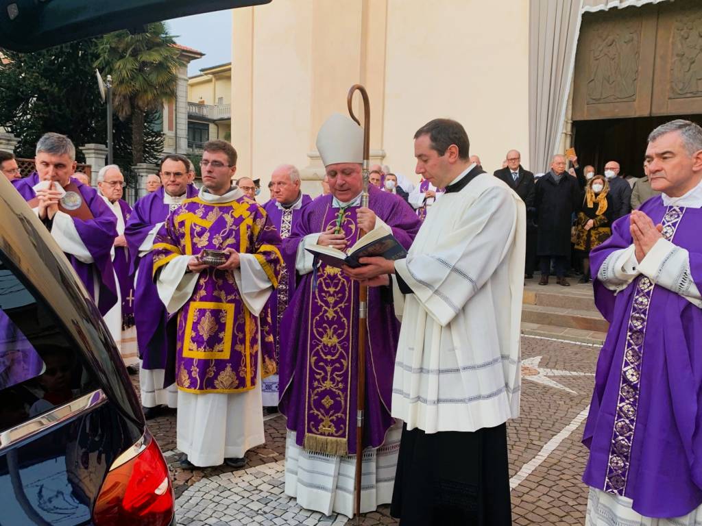 Tradate - Funerale monsignor Luigi Stucchi