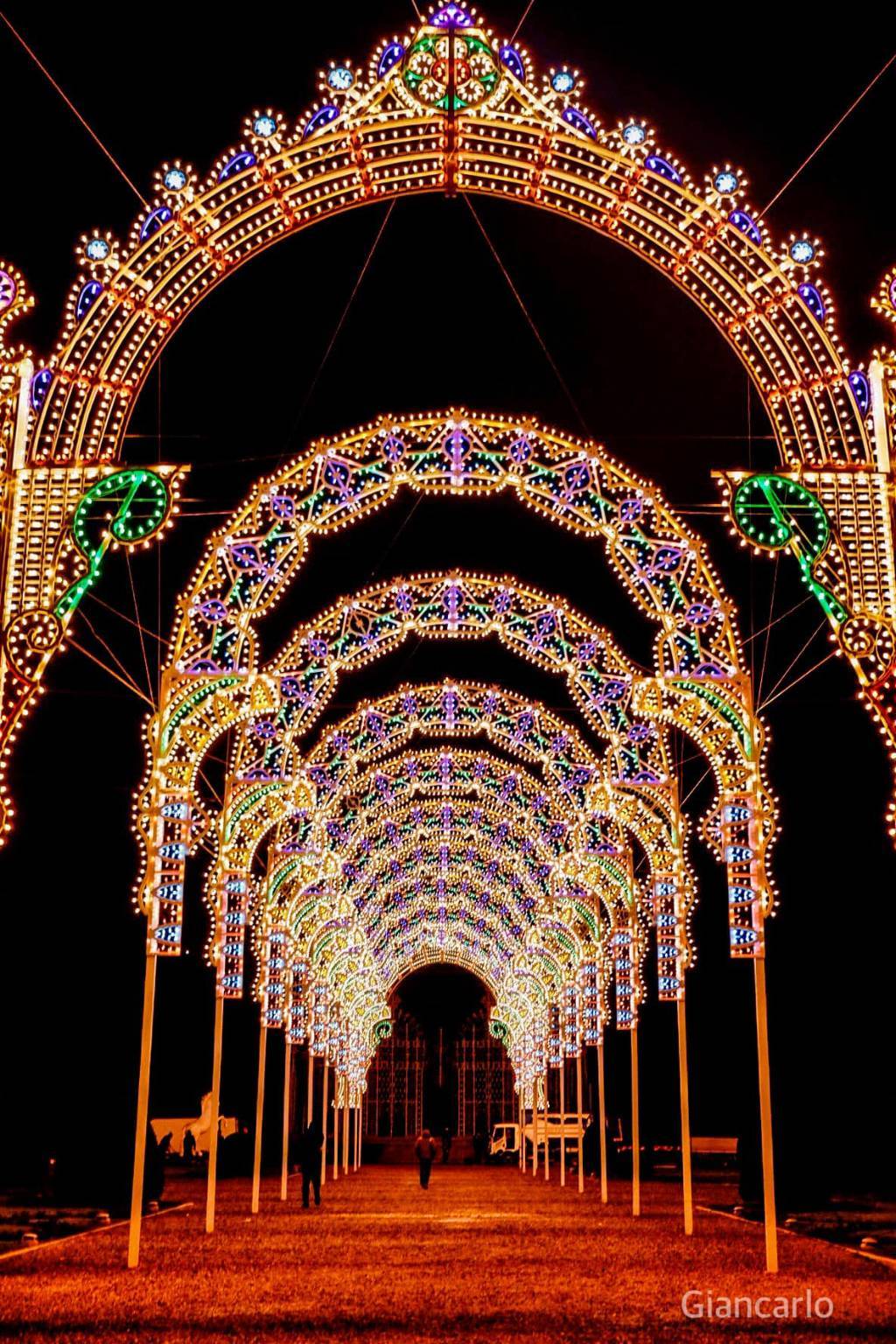 Ultime prove per le luci di Natale ai Giardini Estensi