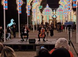 Un concerto agli archi di luce ai Giardini estensi