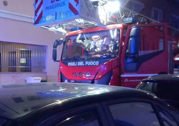 Vigili del fuoco e soccorritori nell'Oltrestazione a Legnano