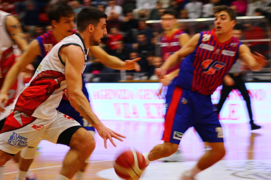 Basket - Legnano sfida Casale