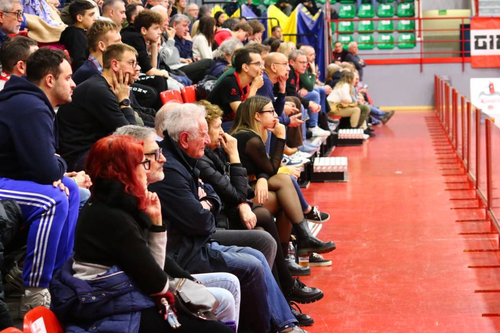 Basket - Legnano sfida Casale