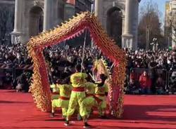 "Buon anno del coniglio a tutti", l'augurio dall'Arco della Pace di Milano 