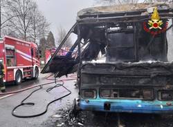 Camioncino in fiamme in viale Belforte a Varese