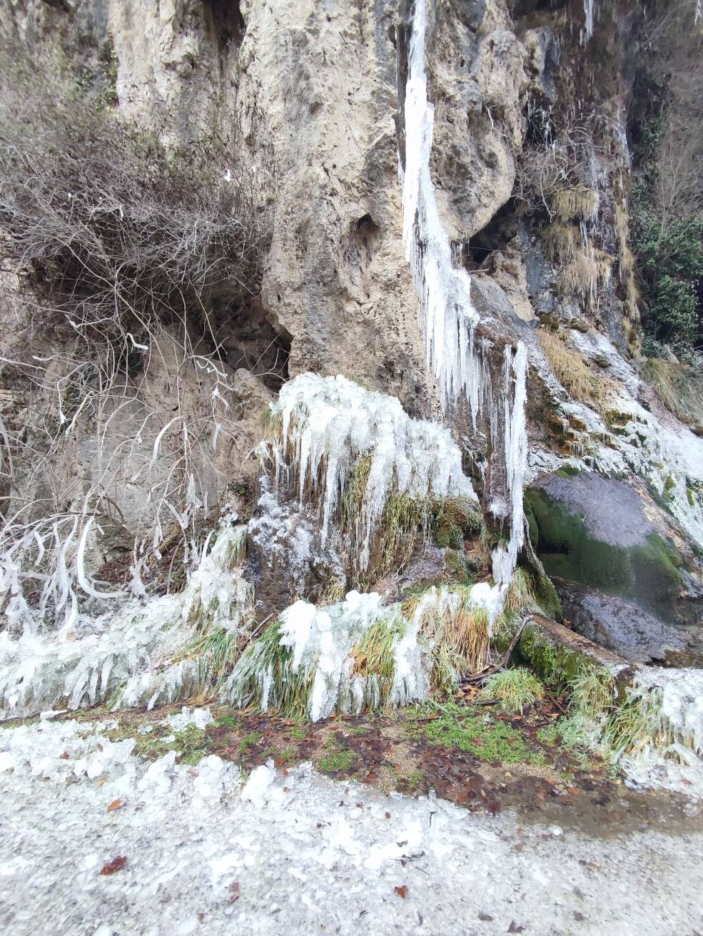 Arriva il gelo, lo spettacolo di ghiaccio in Valganna