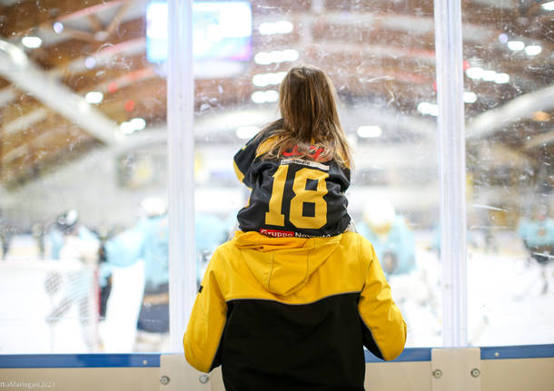 Sguardi, colori, curiosità: il weekend di Coppa Italia alla Acinque Ice Arena