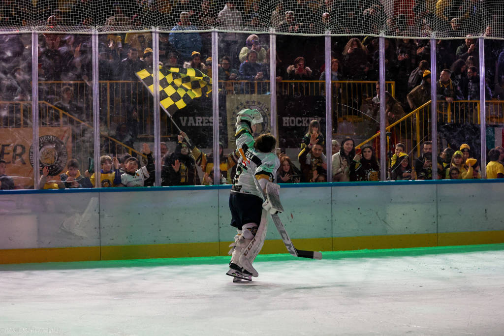 Sguardi, colori, curiosità: il weekend di Coppa Italia alla Acinque Ice Arena