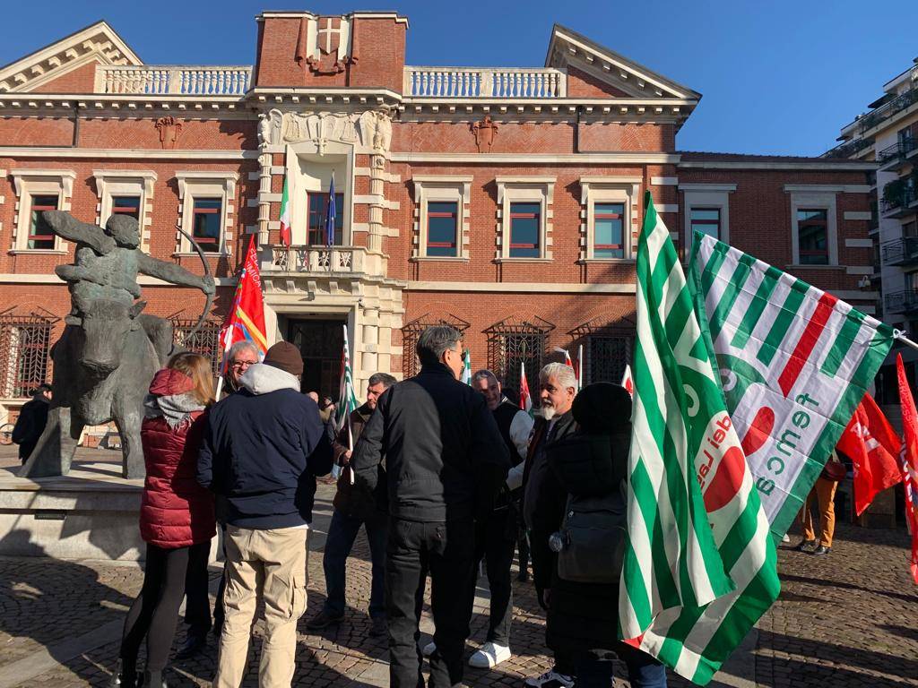Presidio dei lavoratori della Leggiuno spa in tribunale a Varese