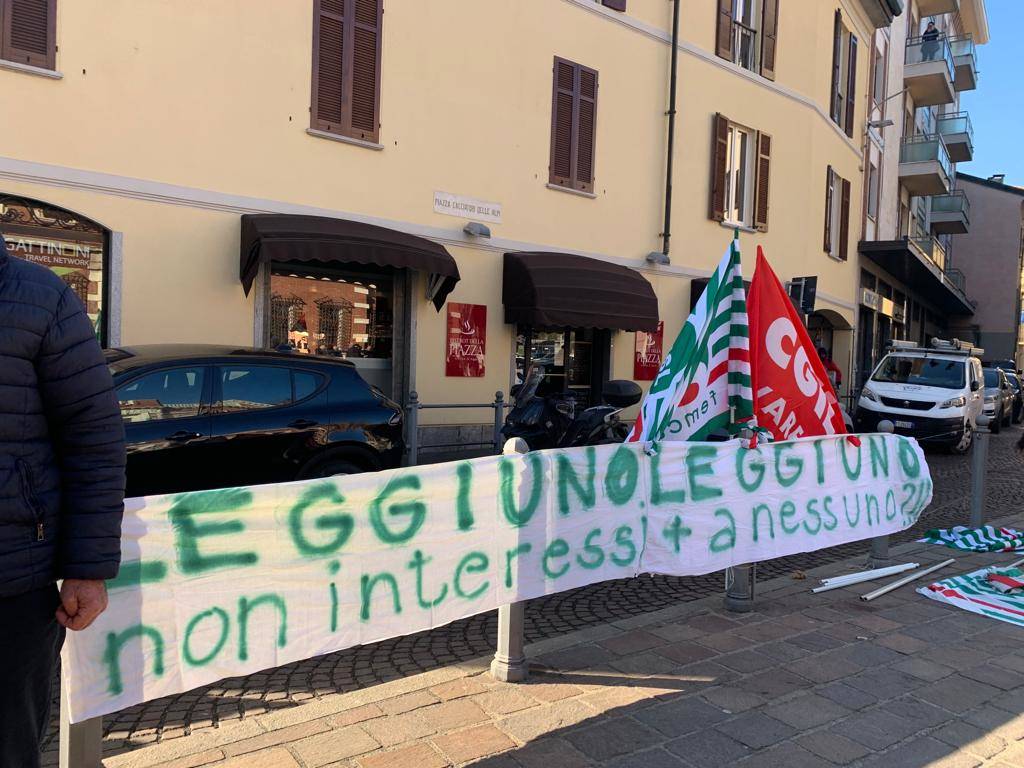 Presidio dei lavoratori della Leggiuno spa in tribunale a Varese