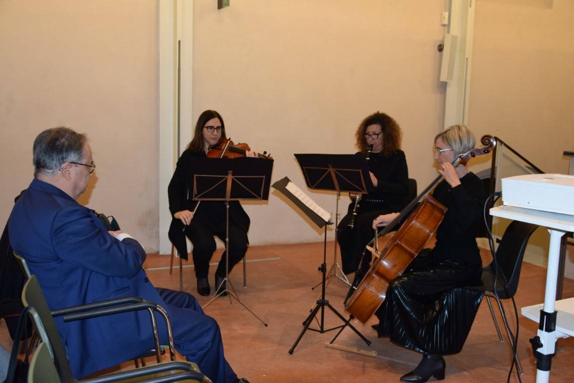 Conferenza e musica per la mostra “75 anni nell’evoluzione dell’arte” 