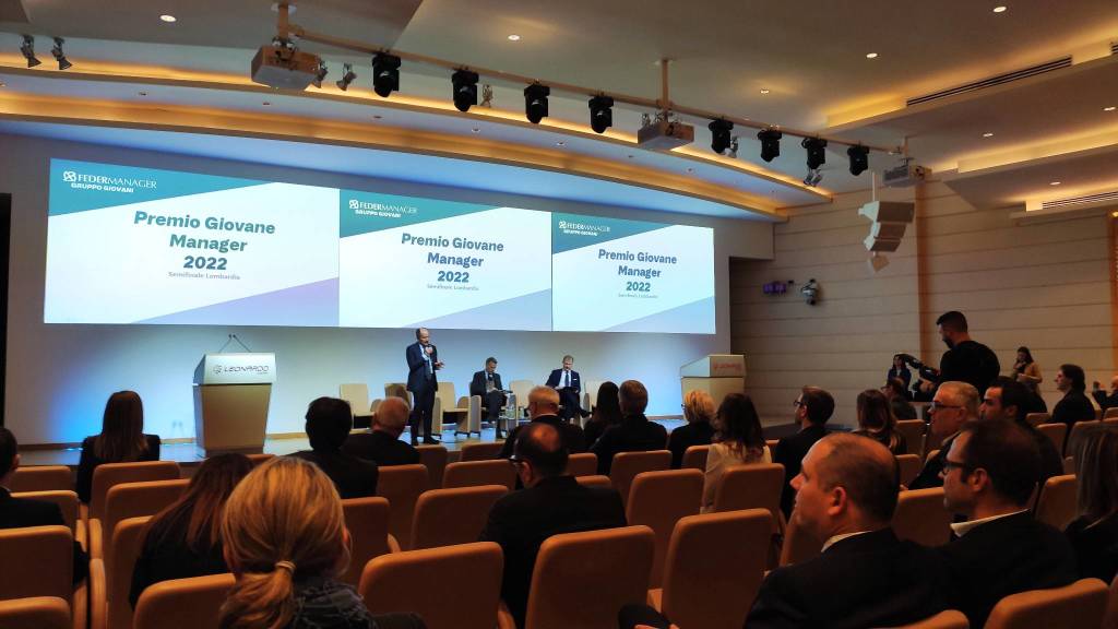 Il premio Giovane manager 2022 alla Leonardo di Vergiate