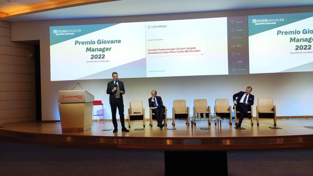 Il premio Giovane manager 2022 alla Leonardo di Vergiate