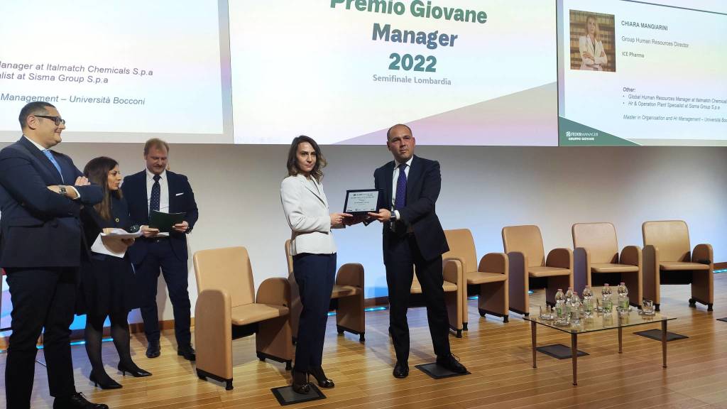Il premio Giovane manager 2022 alla Leonardo di Vergiate