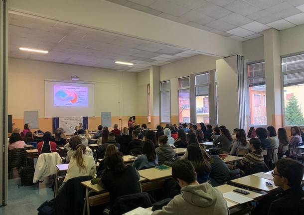 Il progetto "Scuole Cardioprotette" parte dal Liceo Russel di Garbagnate Milanese