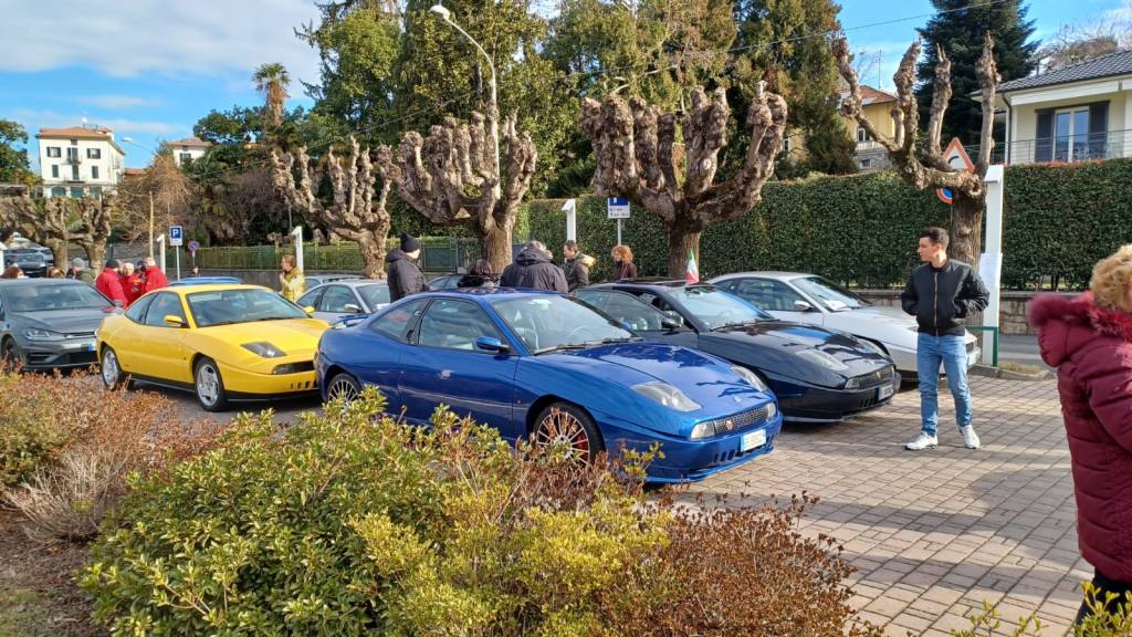 Il raduno delle Fiat coupé al molo di Ranco