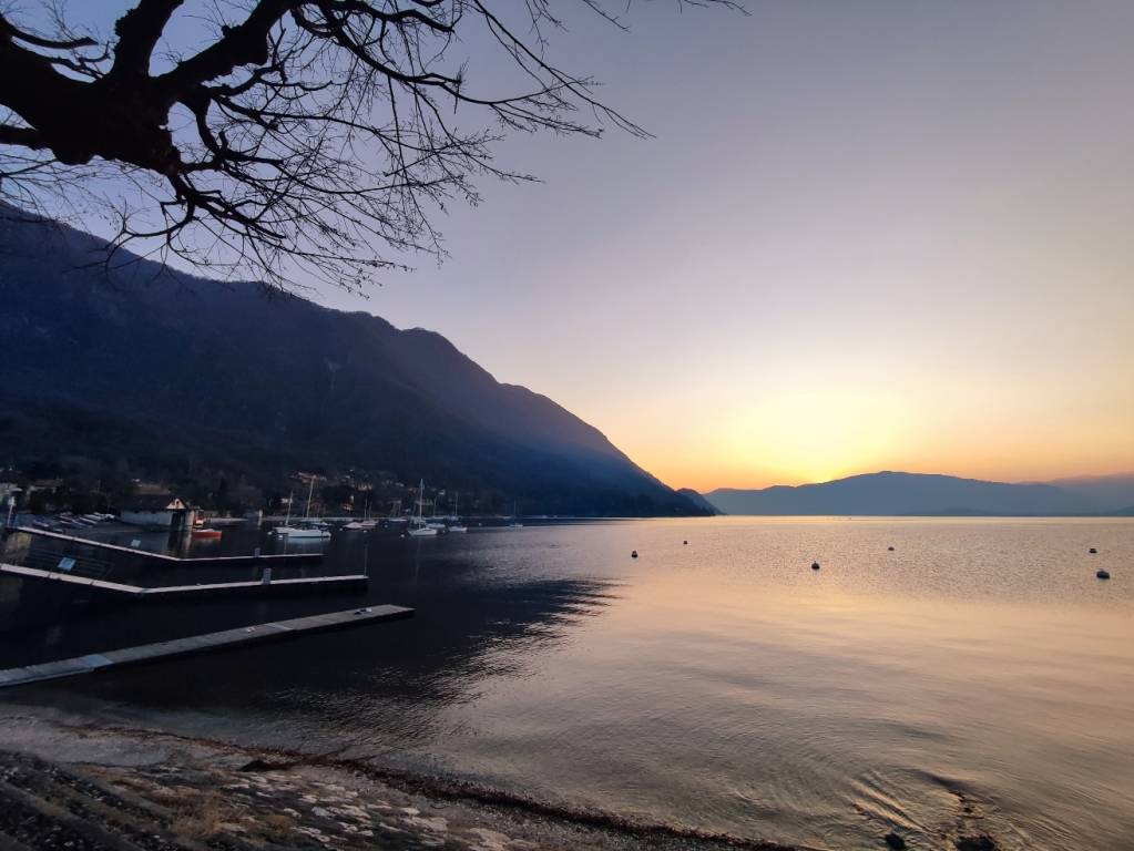 Il tramonto dorato a Caldè