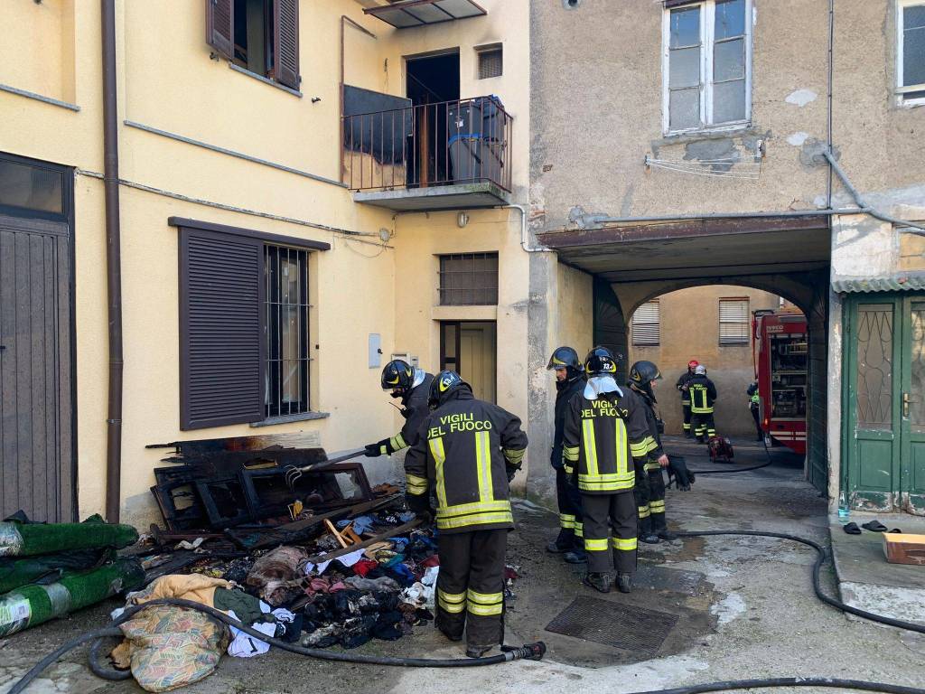 Incendio in una abitazione di Vedano Olona 