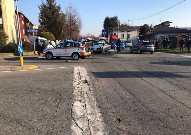 incidente a Gallarate in via Madonna di Campiglio 