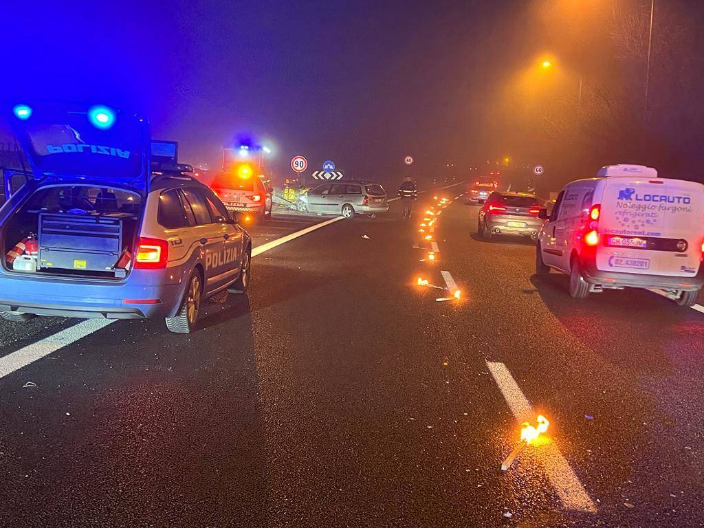 Incidente sull'A8 a Legnano, auto contro il guardrail 