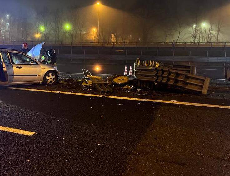 Incidente sull'A8 a Legnano, auto contro il guardrail 