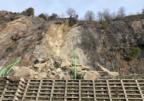 La frana contro il condominio di Luino