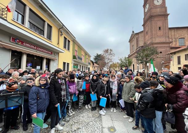 La posa della pietra d'inciampo in ricordo di Amedeo Magnaghi a Samarate