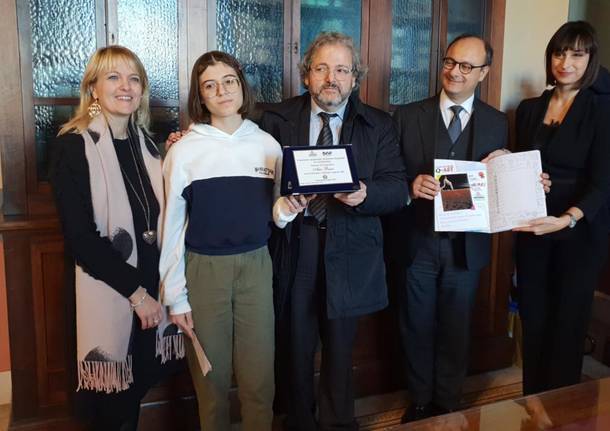 Liceo d'arconate - premiazione studentessa