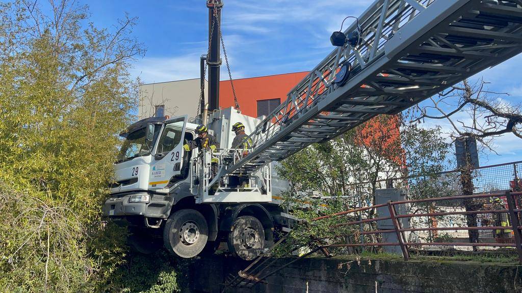 salvataggio incidente camion sieco castellanza 