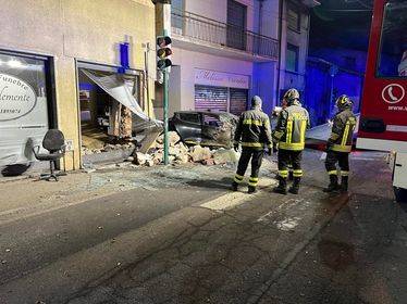 Scontro nella notte a Cittiglio, feriti due ventenni