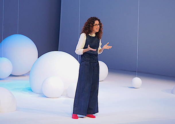 Teresa Mannino sul palco del Teatro di Varese