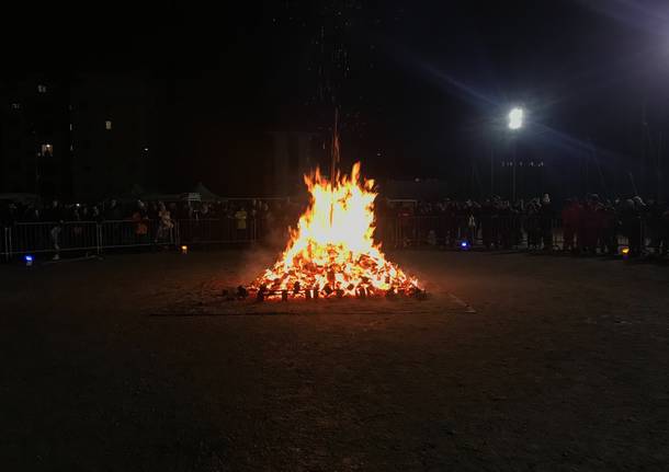 Torna all'oratorio S. Giovanni Bosco di Saronno il grande falò di Sant'Antonio
