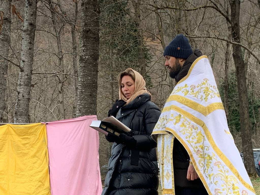 Valganna - Il battesimo ortodosso 2023 nel lago di Ghirla