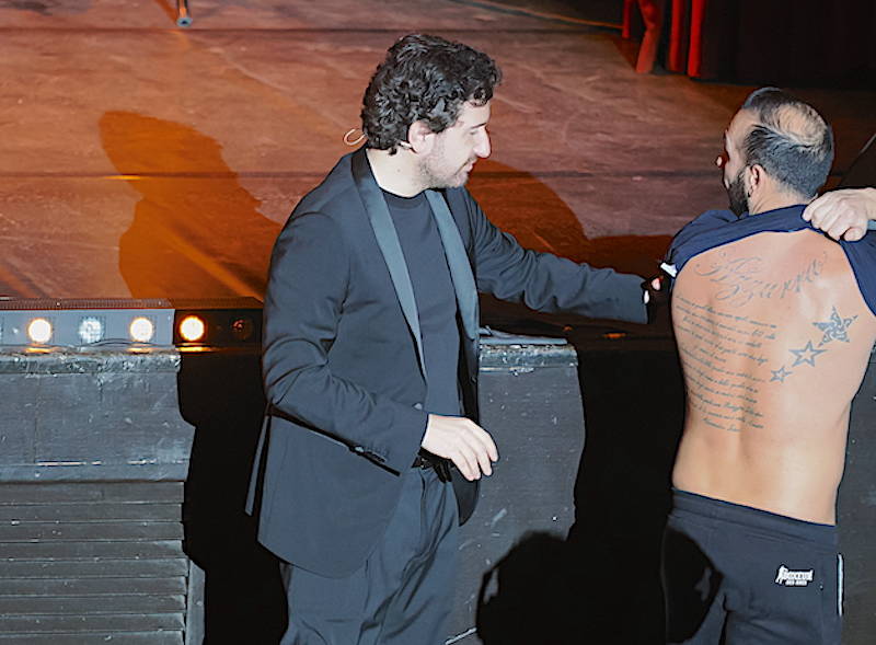 Alessandro Siani con il suo "Extra libertà live tour" al Teatro di Varese