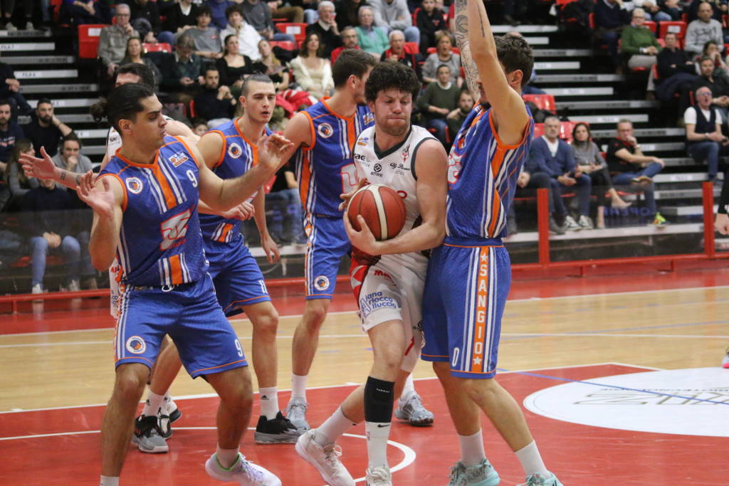 Basket - derby tra Legnano e Sangiorgese 