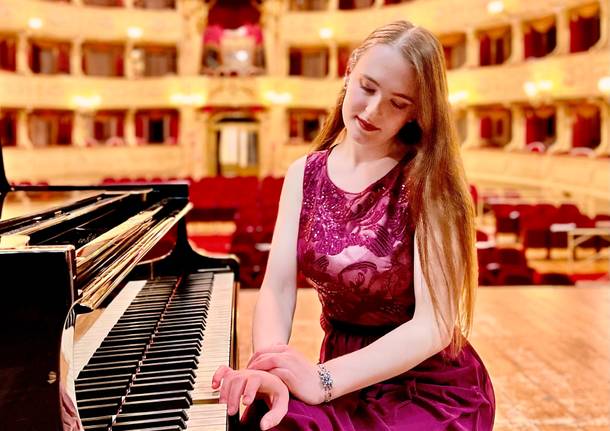 La pianista varesina Sophia Zanoletti tra i giovani talenti in Villa Tesoriera a Torino.