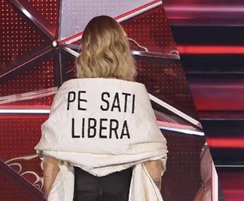 Chiara Ferraagni, la stola e i meme