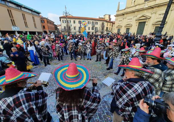 Il Carnevale 2023 riempie le vie del centro di Saronno