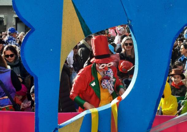 Il Carnevale 2023 riempie le vie del centro di Saronno