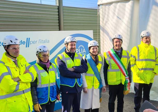 Il ministro Salvini in visita al cantiere per la quinta corsia sulla A8