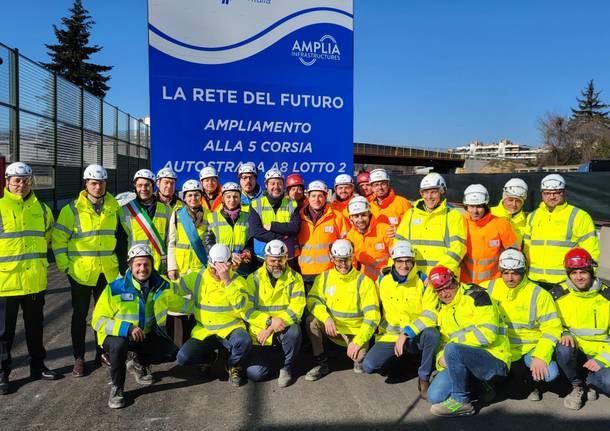 Il ministro Salvini in visita al cantiere per la quinta corsia sulla A8