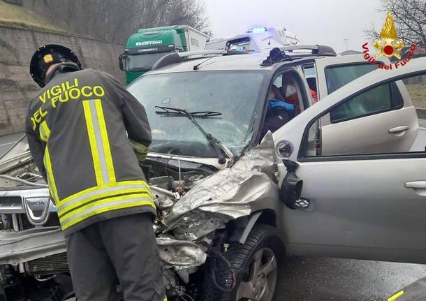 Incidente sulla Ss 394 tra Brenta e Cittiglio tra un’autovettura e un furgone